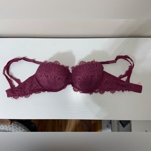 34DD Victoria’s Secret bra